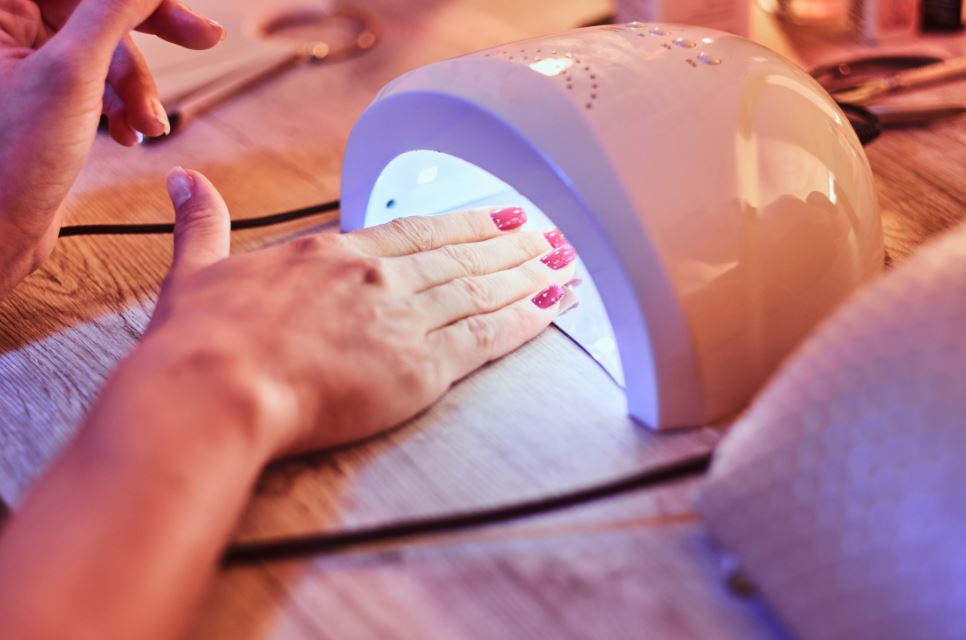 Cum aplici gelul pentru unghii - bloglacumparaturi.ro