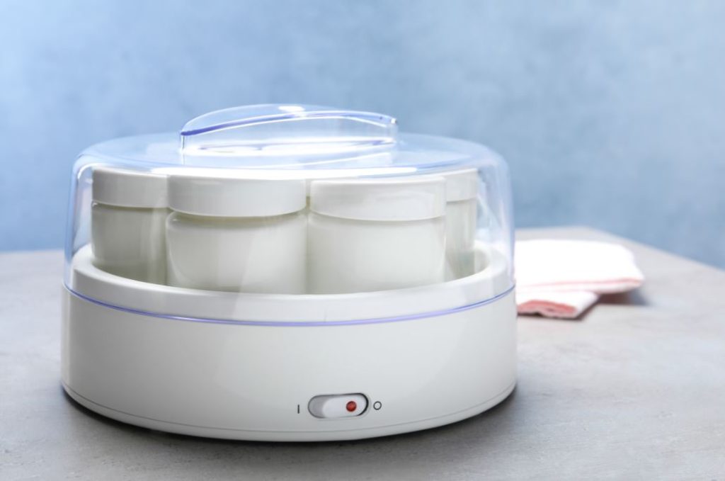 aparat de făcut iaurt pe masa din bucătărie - Cel mai bun aparat de făcut iaurt